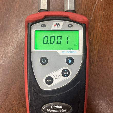 Meriam M1 Series digital manometer